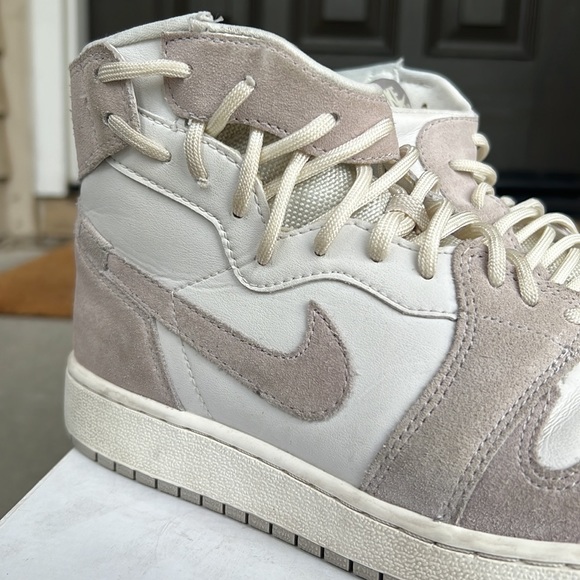 Woman’s Air Jordan’s size 6.5 - Picture 6 of 8